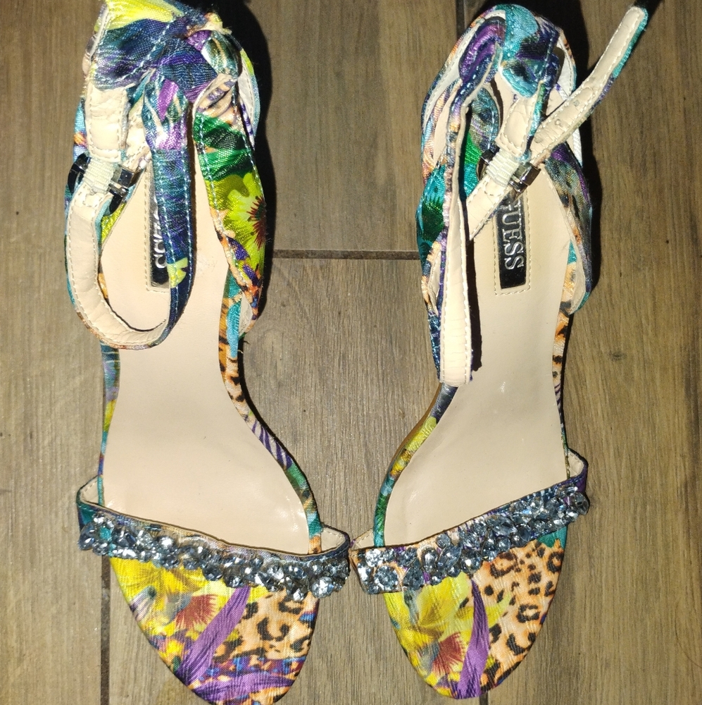 GUESS Heels - Picture 2 of 5